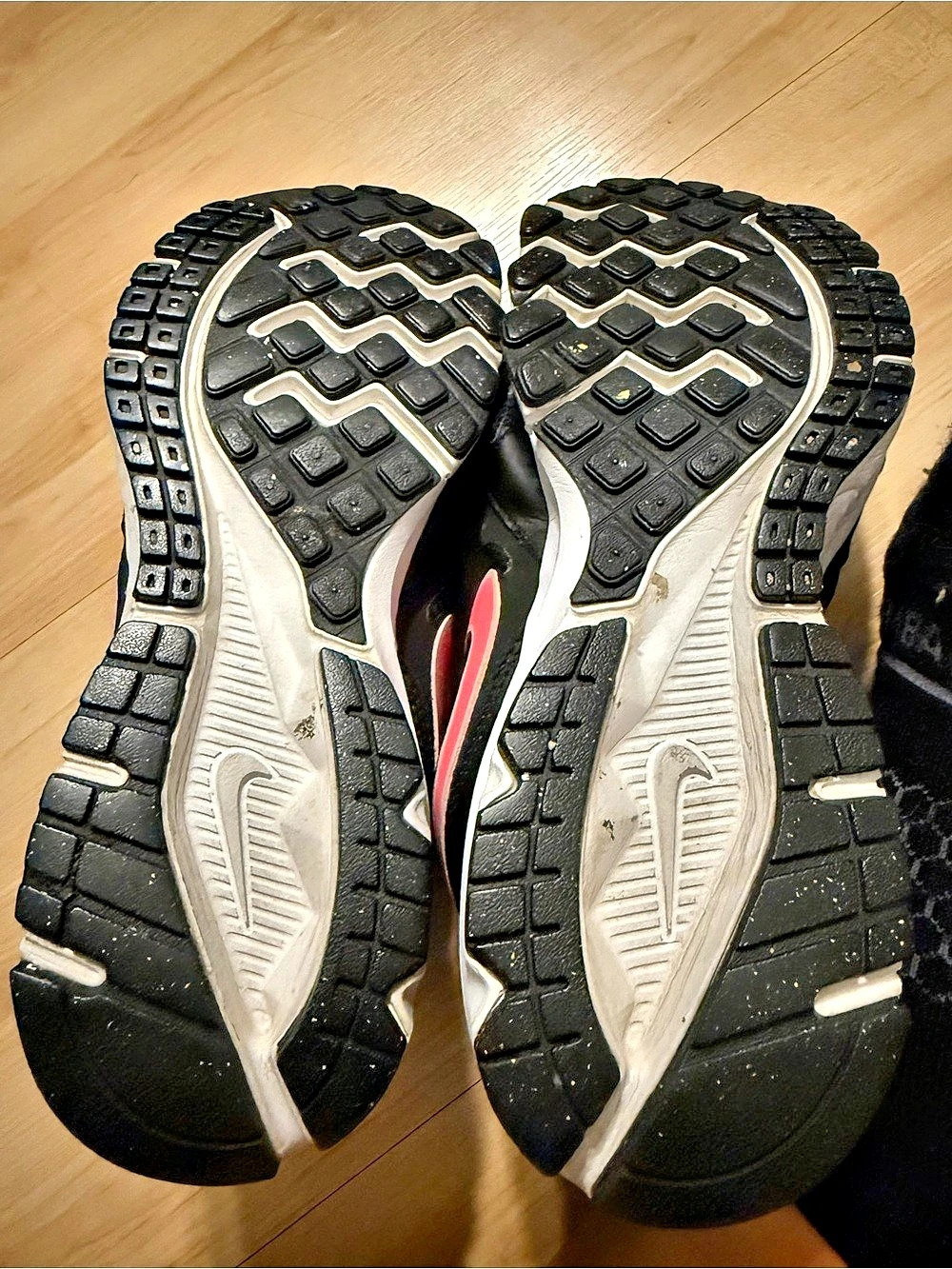 Nike Downshifter 6 Women's Athletic Shoes US 7.5 Black & Pink - Picture 3 of 6